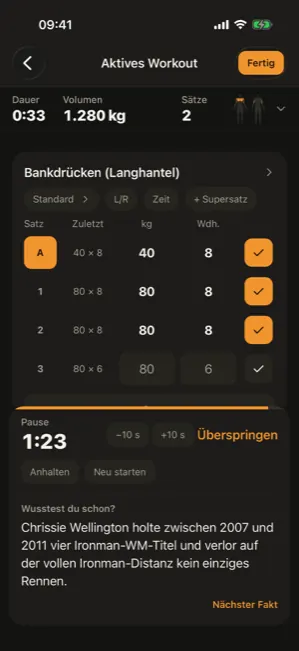 Laufendes Workout: Bankdrücken mit 80 kg × 8, daneben die Werte vom letzten Mal, darunter die Pause mit 1:23